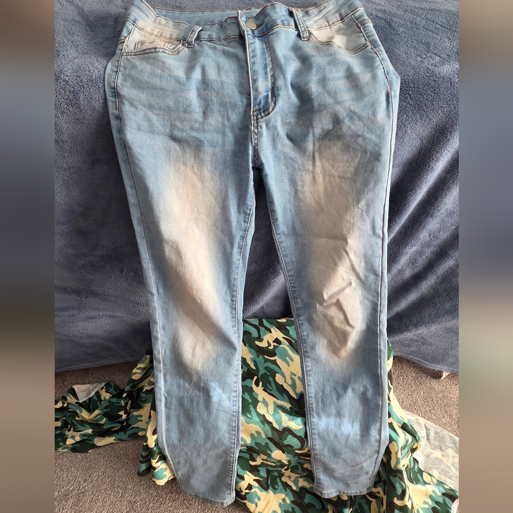 SHEIN Light Blue Straight Leg Jeans